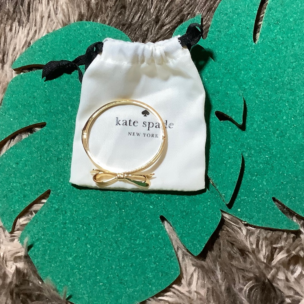 KATE SPADE bangle 🎀